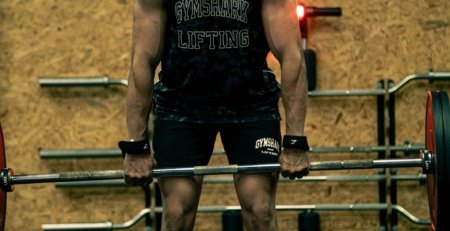 Hamza El Magradi – ambassadeur Gymshark Maroc portant un débardeur Gymshark authentique du revendeur officiel Gymshark au Maroc