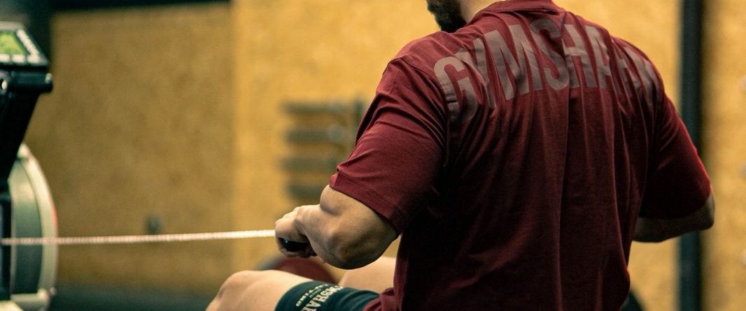 Hamza El Magradi portant un T-shirt Gymshark Oversize vendu par le revendeur officiel Gymshark au Maroc