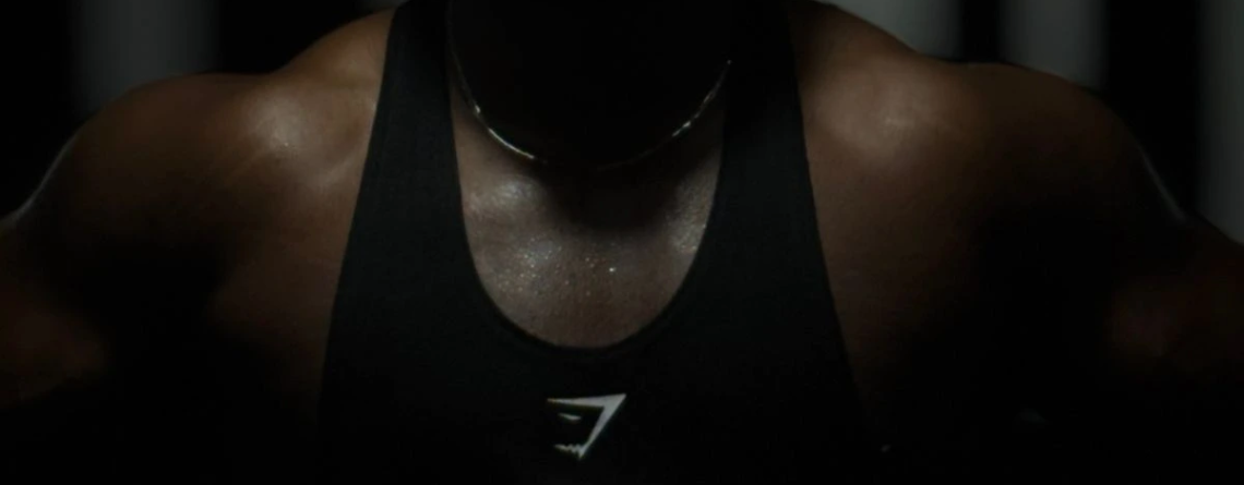 vêtements de sport au Maroc portés en salle de sport