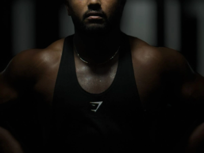 vêtements de sport au Maroc portés en salle de sport