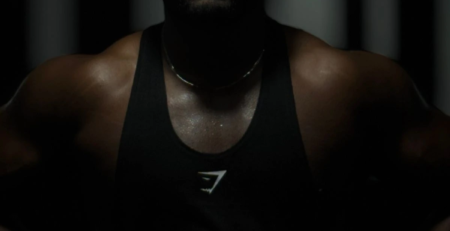 vêtements de sport au Maroc portés en salle de sport