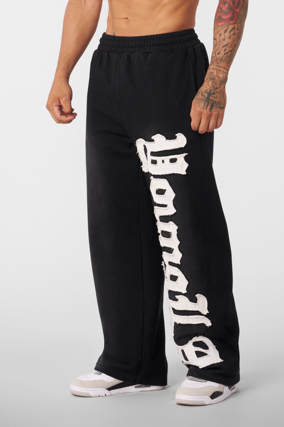 2127_black-wash_002_10_15_rudy_ecomm_ff9aaae1-f671-4757-8460-7661231cd8a2.jpg YoungLA 2127 Big Patch Sweats Black Wash - vue principale