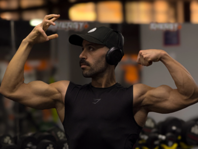 Baha Aesthetics look fitness homme Gymshark blanc oversized Maroc style