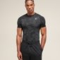 Gymshark Geo Seamless T-Shirt Black Charcoal Grey porté de face