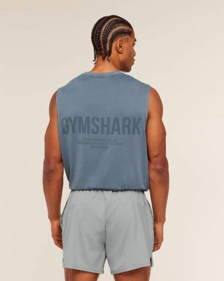 Short de sport Gymshark Train porté à la salle