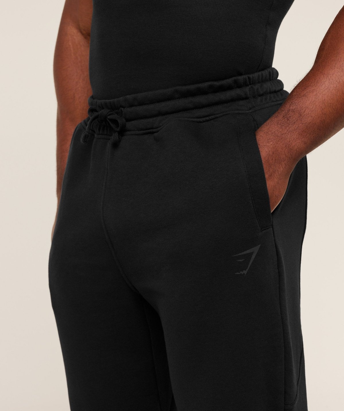 Détail de la coupe droite du Gymshark Power Straight Leg Pants