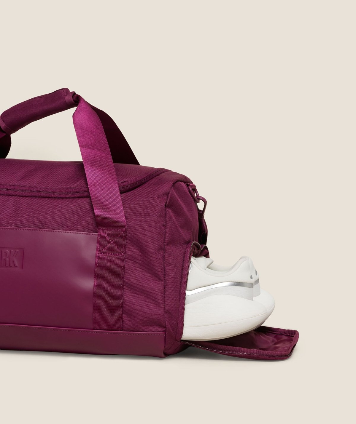 Everyday_Holdall_Small_GS_Strength_Pink_I3A1V_KDM6_7_3840x